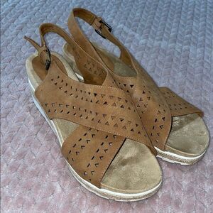 Bella Vita Womens Tan Cosette Wedge Sandals